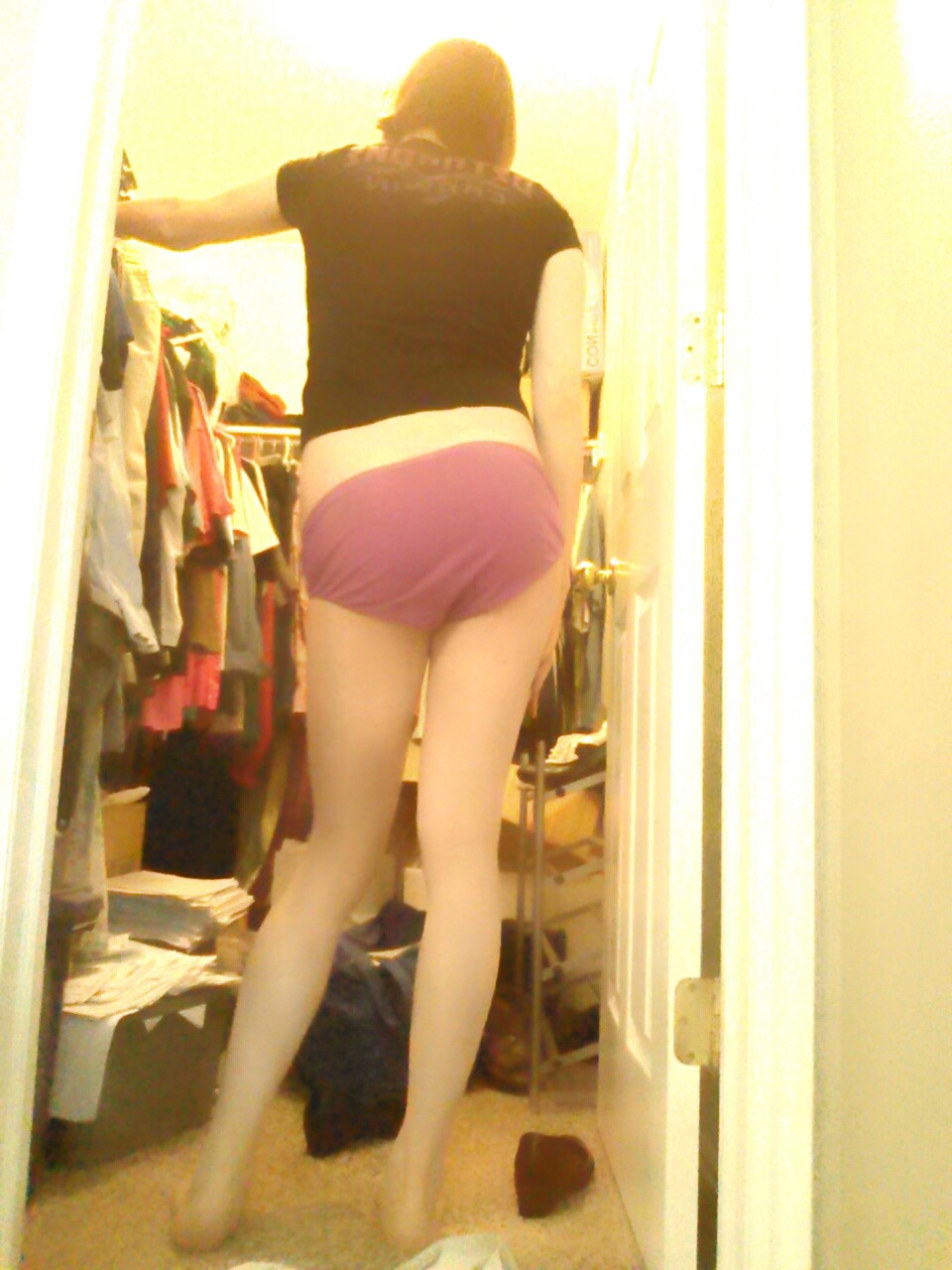 novaesau:  Can’t decide what to wear, guess I’ll just…innocently…bend over