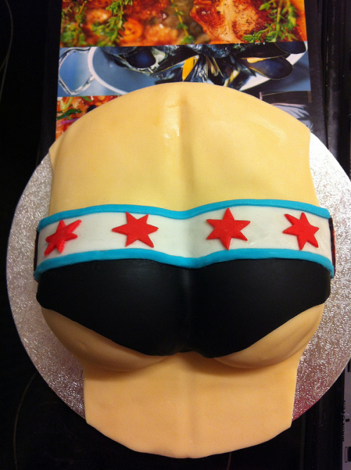 gedenkenbrauchtwissen:    Some type of cake…whatever it is it looks delicious!