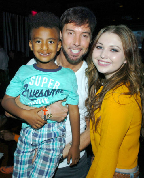 Entire gallery on photos-celebrity.com/sammi-hanratty-smile-train-ylc-los-angeles-benefit-050