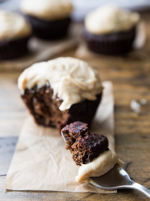 foodffs:  High Protein Chocolate Cupcakes with Peanut Butter Vanilla Bean Frosting  Really nice recipes. Every hour.   