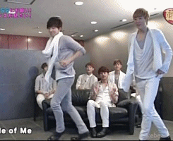 kebeans:Kevin and Soohyun demonstrating the Inside of Me Dance~ 
