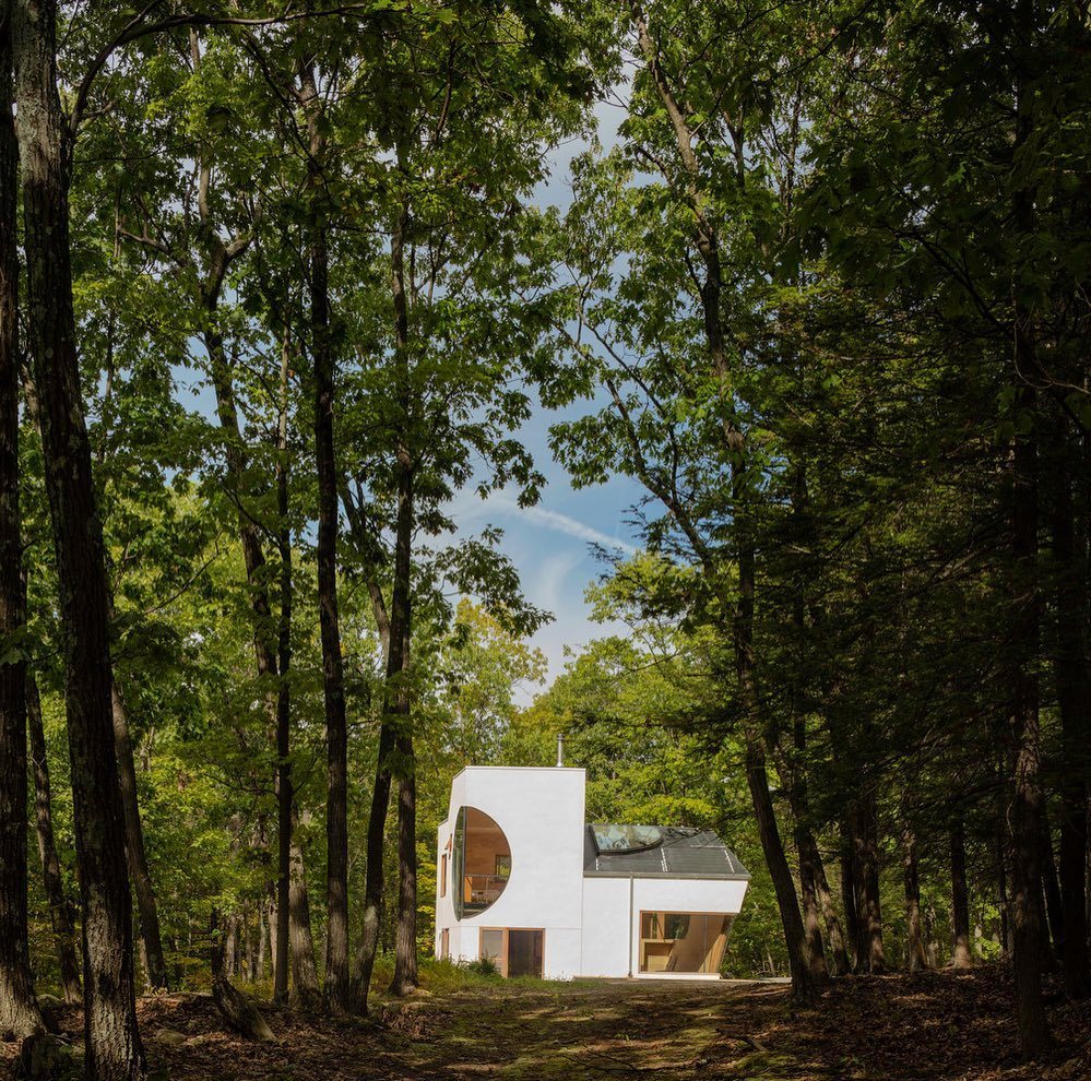 The Ex of In House by @stevenhollarchitects Photographs by @paul_warchol More photos on @cabinporn.