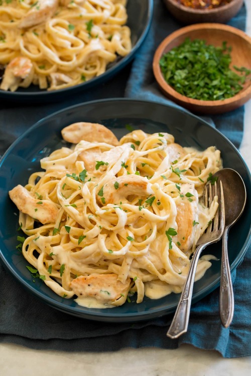 daily-deliciousness:  Chicken alfredo