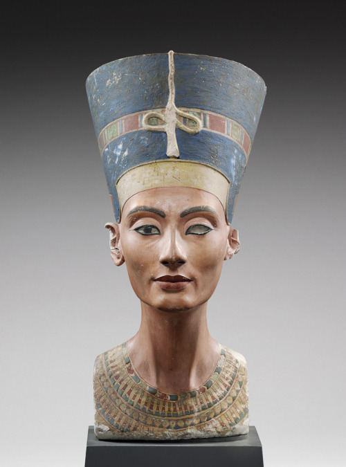 statuemania:  The bust of Nefertiti (ca. 1370 BC – ca. 1330 BC), crafted in 1345 BC by the sculptor Thutmose, discovered in 1912, Neues Museum, Museum Island in Berlin, Germany. 