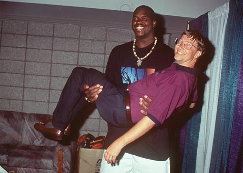 awesomepeoplehangingouttogether:Shaquille O’Neal and Bill Gates