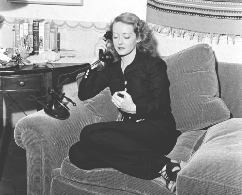 dinahshore:Bette Davis photographed by Alfred Eisenstaedt, 1939. 