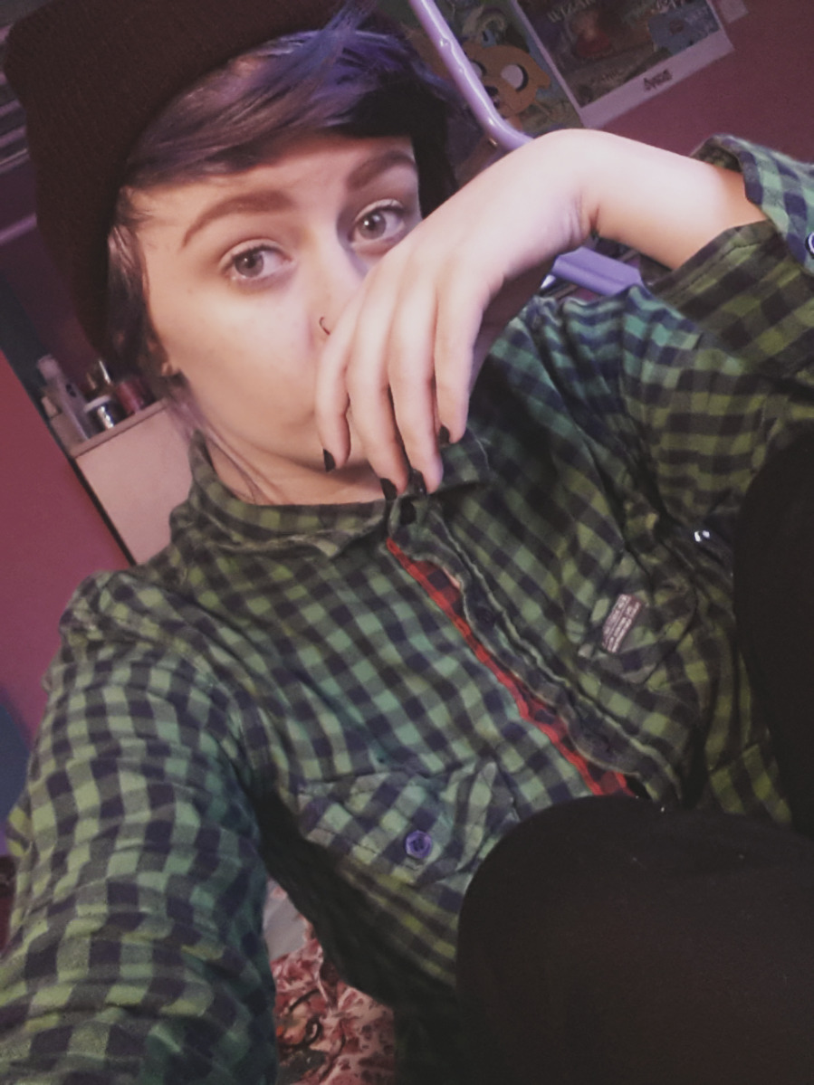 spaceplantz:Idk what this is but hello 💄👗👕👠👟👨👧