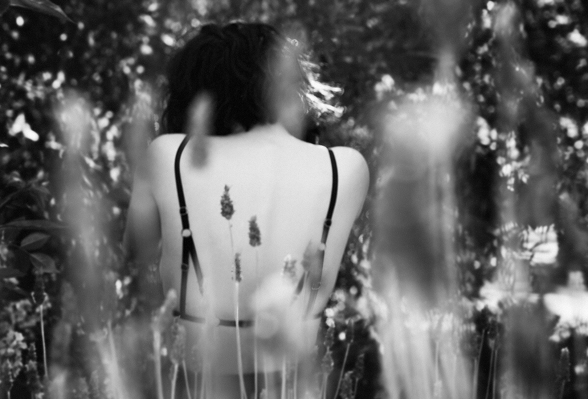 marianxwolfe:  HOPELESS LINGERIE - Blood &amp; Roses  Photographer // Stephanie