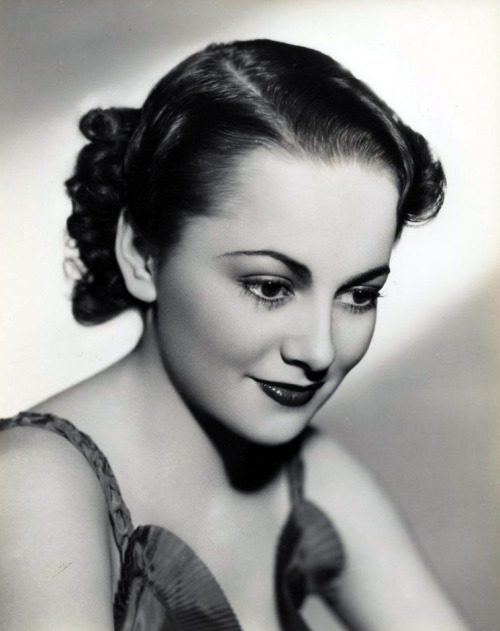 Olivia de Havilland by Scotty Welbourne (1935)