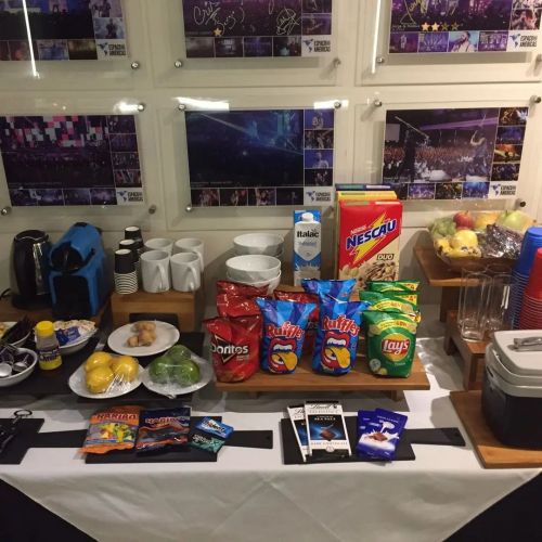 Snacks and gifts backstage at Louis’ show(s) in São Paulo, Brazil - posted 30/5