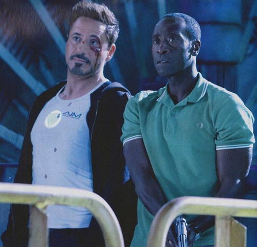 korilian:notwithoutmycoffee:Robert Downey Jr. and Don Cheadle behind the scenes of Iron Man 3(Note t