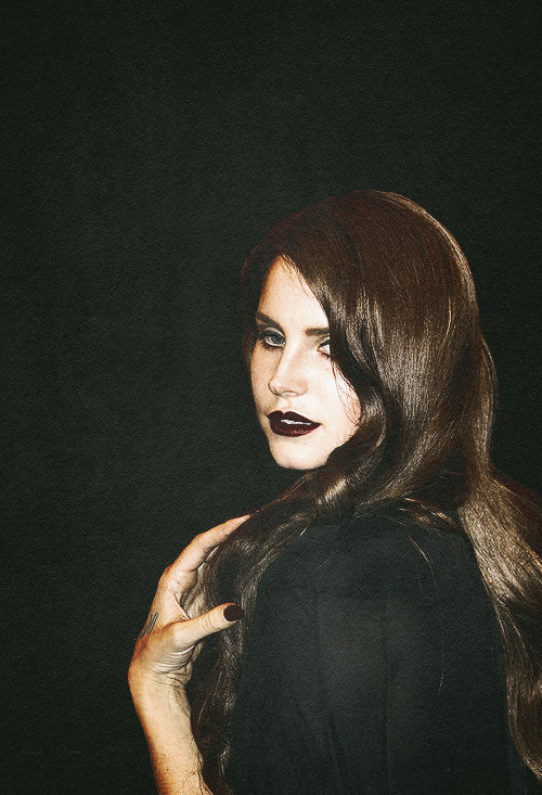 only-lana-del-rey:  Click here to see more pictures about Lana Del Rey + sad black