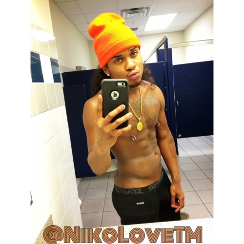 taint3d69:  nikolovetm:  For now on I’m putting my name in all my nudes or pictures because so many people are stealing my shits and acting like they me on different sites ! -Niko  I can just about guarantee his booty is REAL GOOD!