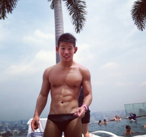 onlysporemen:  justshootit:  He’s so hot… he looks so gay =P  Hot and Gay do come together. So you might be right.. ;) 