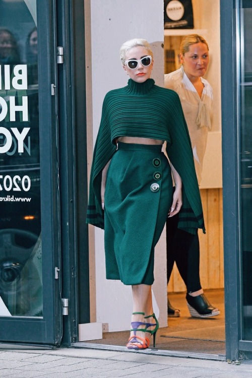  [PHOTO]— Lady Gaga leaving her hotel & arriving Yoga class in London, UK | June 8th, 2015. 