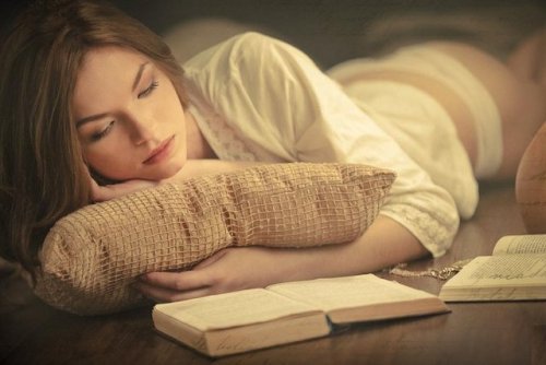 thesensualdominant:  “You should date a girl who reads.Date a girl who reads. Date a girl who spends her money on books instead of clothes, who has problems with closet space because she has too many books. Date a girl who has a list of books she wants