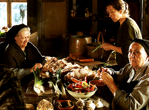 featurefilms:Food in FilmPan’s Labyrinth (2006) dir. Guillermo del Toro