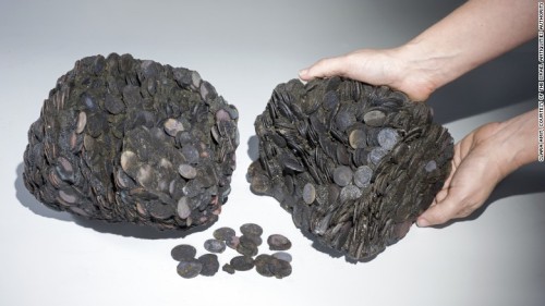 worldhistoryfacts:1600-year-old Roman coins, fused together. They were found in a shipwreck off of C