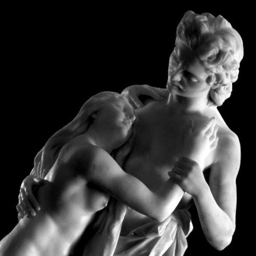 Two souls embracing.(detail). White marble. Art by Francesco Mariotti.(1838-1932).