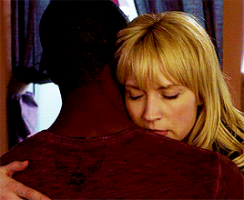 jodiescomer:ot3 parallels:→(parker & eliot hugging their favorite person ever) 8/∞bonus: #of cou