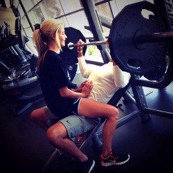 flabofsteel:  stronghealthyandfit:  gohard-and-get-shredded93:  hoosierstateofmind:  starbucksandstripes:  Seat with a view  I could lift 10% more if a woman did this  i hope my girlfriend does this when we workout together  I need someone to do this