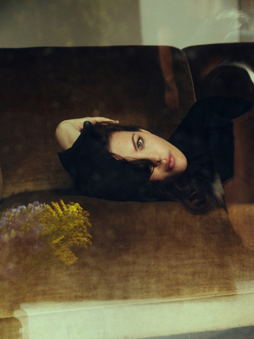 flawlessbeautyqueens:Liv Tyler photographed by Darren McDonald for Oyster Magazine (2018)