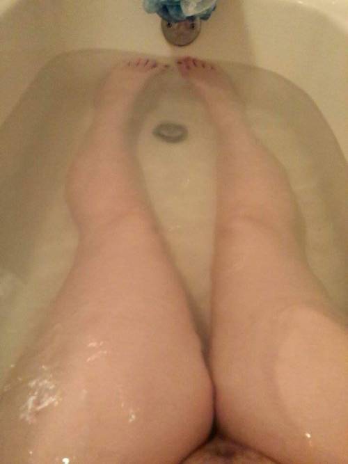 kamrenistherealbatman:  My baby, taking her bath.  Anyone wanna join? 