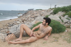 withoutclothing:Finding a secluded spot for, you know…