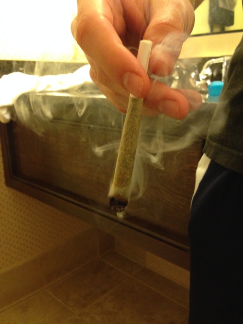 liftedlana: Loved this night time joint with hash from Barbary Coast in San Francisco :) this looks 