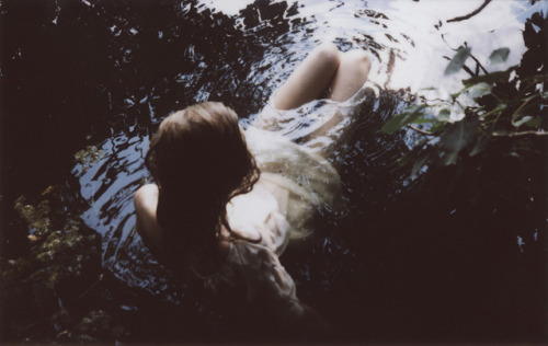 girlinlondon: untitled by Heiner Luepke on Flickr.