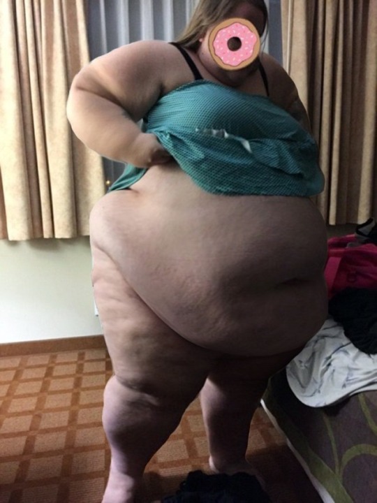 growingcutie:  f-b-a-l:  Future fatness ☺️ A morph I did for @growingcutie. The truth is that one day she’ll be bigger than this morph ❤️  LOVE