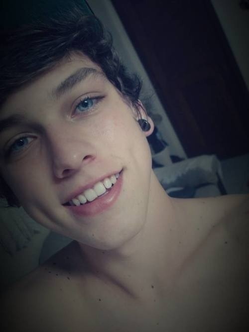 gay-teen-posts:  those eyes ♡  Gorgeous eyes!!!