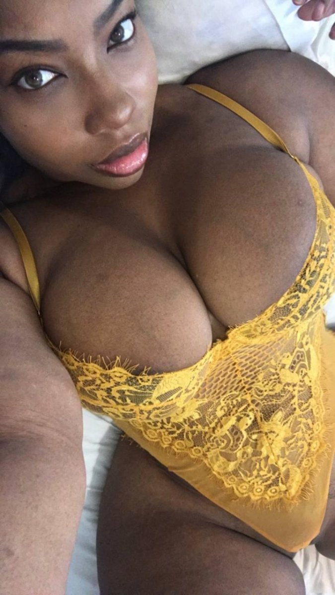 Porn photo letmeseethatmonkey:thicksexyasswomen3:Bussin@rachel_storms@thicksexyasswomen2021🥃🥃Damn