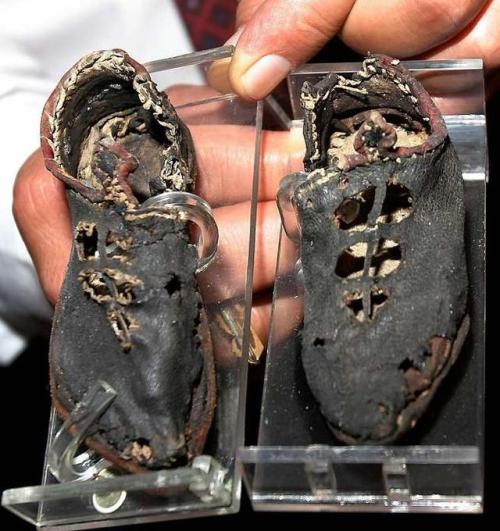 sharkebutt: kidzbopdeathgrips: peteseeger: historyarchaeologyartefacts: Roman children shoes - Palmy