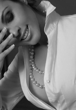 wetnwylde:  Pearls and a white blouse ~ so