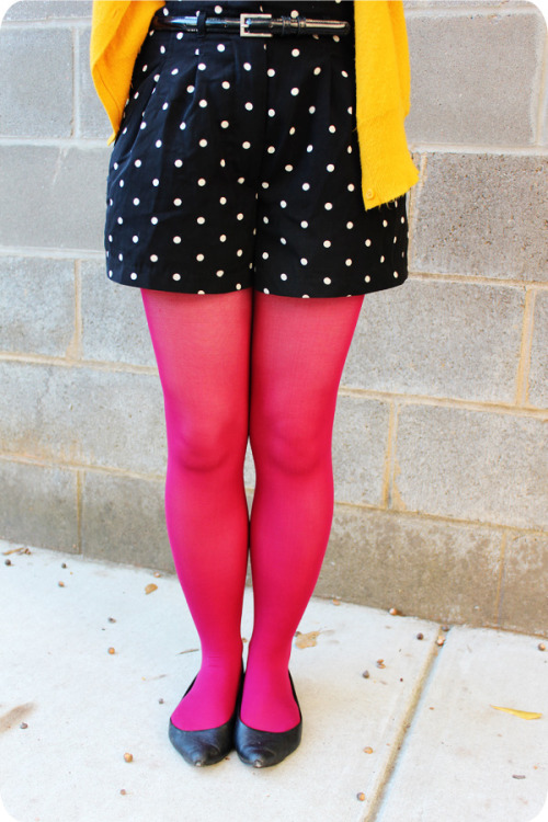 tightsobsession: Pink tights & polka dot shorts. Via Petite Panoply.