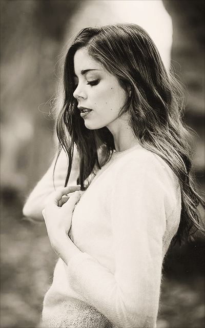 charlotte hope (actress) 

› 

caucasian, 1991.