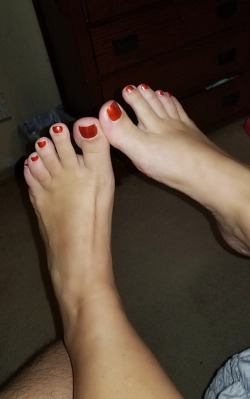 Sexy women's feet and more. ENJOY!