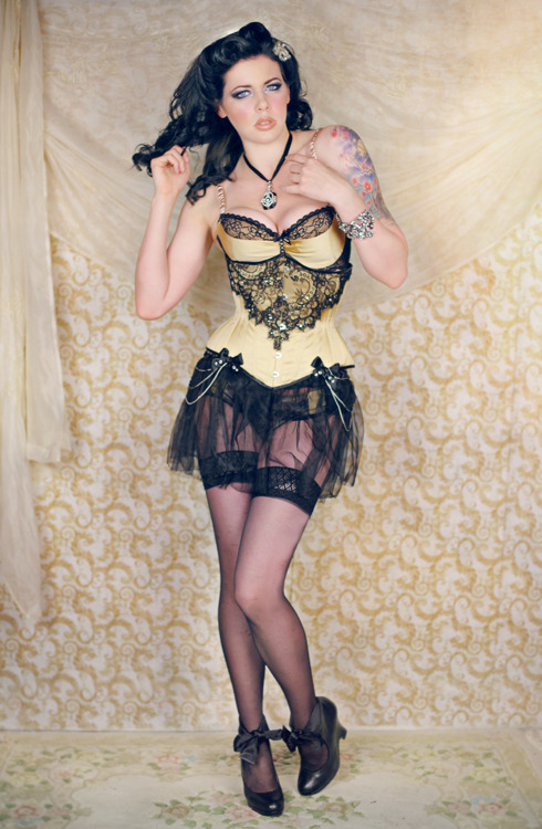 fuckyeahbeautykills:  (via Tarnished Gold by `girltripped on deviantART) 