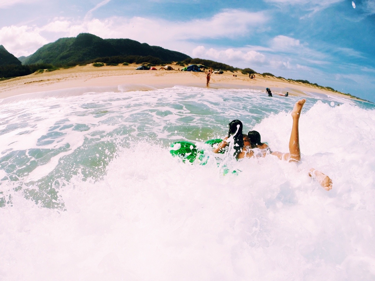 saltyyair-sunkissedhaairr:  Follow me on Instagram// rainkauai
