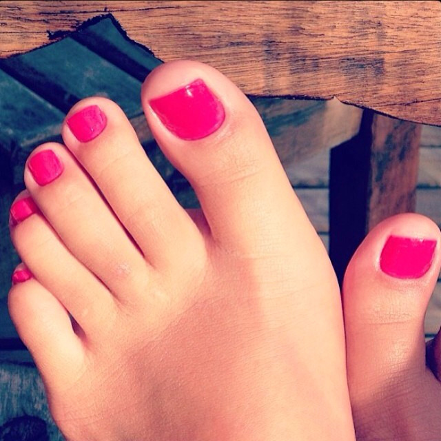 lc636:  fetishadict:  #paintedtoes  Perfect