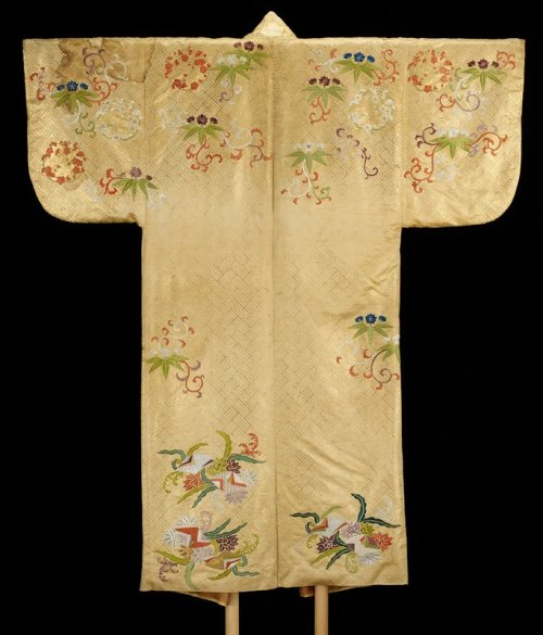 mia-japanese-korean: Noh costume (nuihaku) with floral motifs, Unknown Japanese, 18th century, Minne