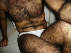 hairyfuckers:  That’s one hairy fucker. 