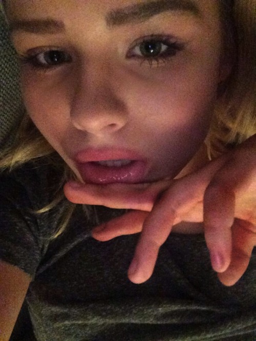 killerquentin:  bby r u mine  Cute girl