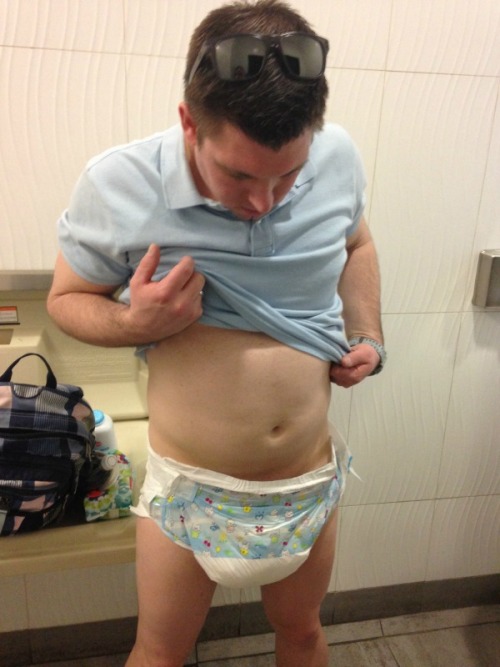 roxxyuncensored:  Finally got the rest of my Vegas pictures and videos (yes, I said videos) uploaded to my computer. Here are just a few pics of Baby T’s adventures. The hardest thing about traveling with a baby is packing all the diapers. 