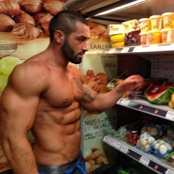 drwannabe:  Lazar Angelov