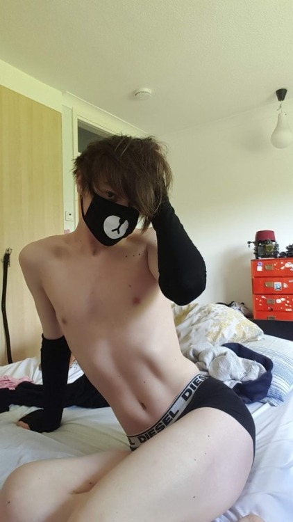 femboybuddy: donthavetosellmysoul:  less than three Wishlist  Go follow this adorable boy~ 