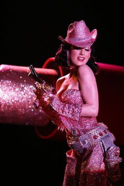 lelaid:  Dita Von Teese performs in Sydney, April 2007 