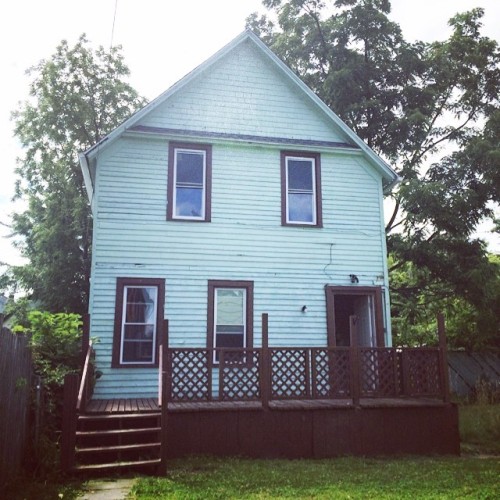 Now that 19th street is done, this little rear cottage is next on deck! There’s a lot of historic charm but years of adding dropped ceilings, zero preventative maintenance and bad residents make this a challenge. We can do it! #buffalovedevelopment...