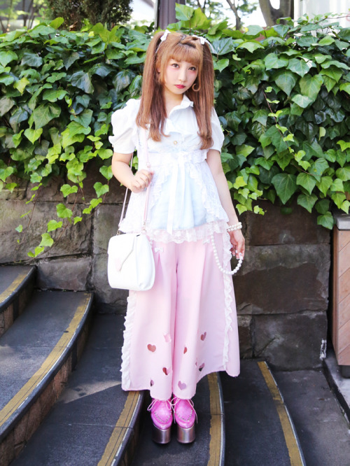 melon-sodaa: Swankiss shop girl しぃぺろ in Harajuku featuring items from Swankiss, Claire’s, Sanrio, a